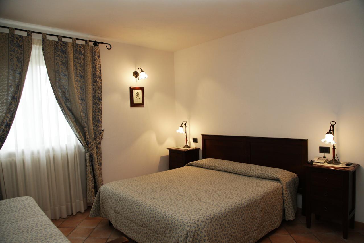 Hotel Il Ghiro أوفندولي المظهر الخارجي الصورة